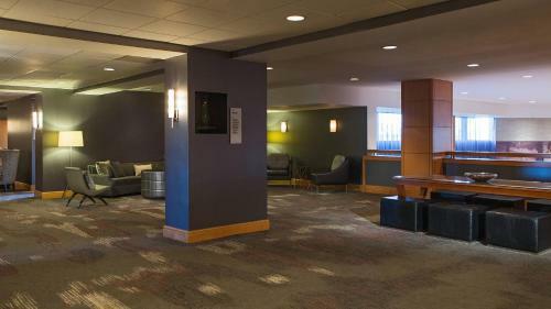 Renaissance Chicago O'hare Suites Hotel