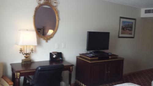 Hotel Americas Best Inn & Suites Urbana