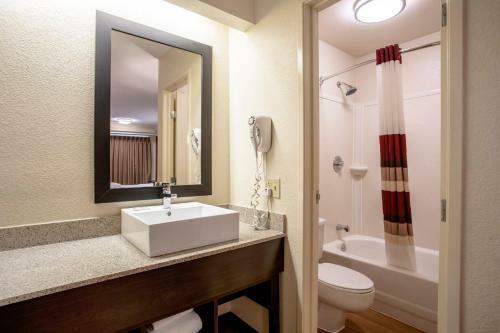 Hotel Red Roof Inn Plus+ Chicago - Willowbrook