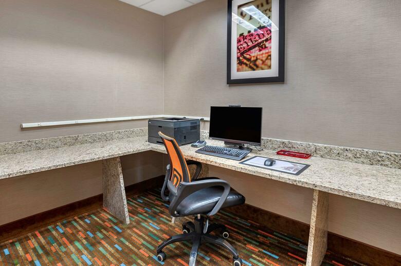 Hotel Comfort Suites North Elkhart
