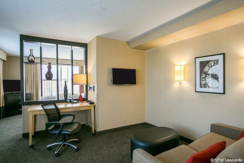 Cambria Hotel & Suites Indianapolis Airport
