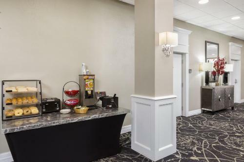 Hotel Ramada Des Moines Airport