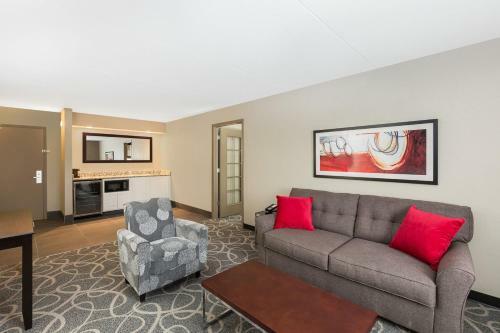 Hotel Ramada Des Moines Airport