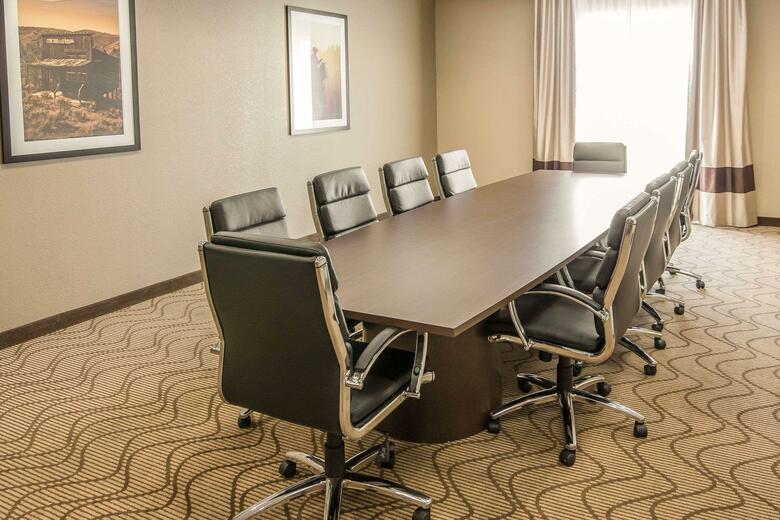 Hotel Comfort Suites - Dodge City
