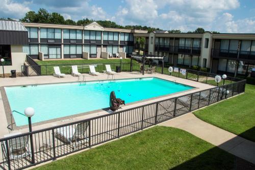 Hotel Lamplighter Inn & Suites Pittsburg