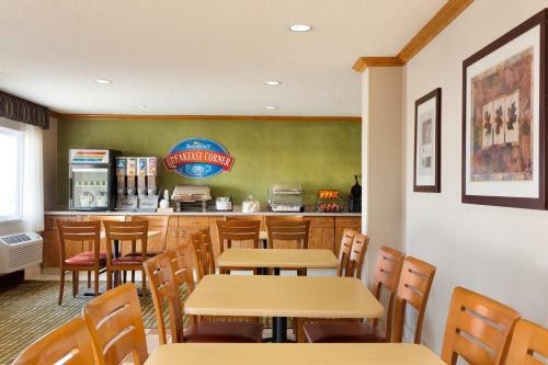 Hotel Baymont By Wyndham Salina