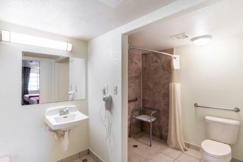 Hotel Howard Johnson Inn - Salina