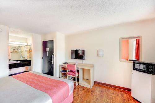 Motel 6 Wichita East