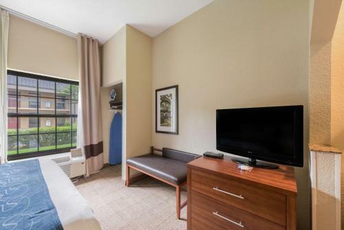 Hotel Comfort Suites Monroe
