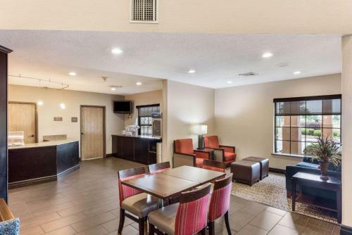 Hotel Comfort Suites Monroe