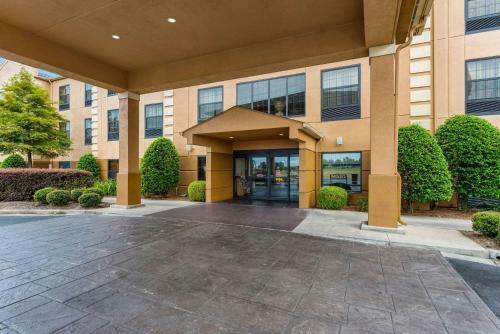 Hotel Comfort Suites Monroe