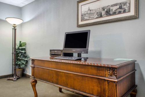 Hotel Ramada By Wyndham Shreveport Airport