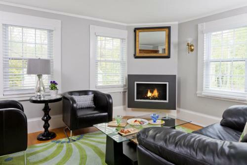 Posada Hartstone Inn & Hideaway