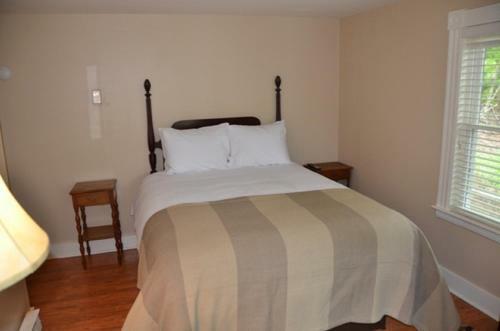 Bed & Breakfast Inn On Shore Road