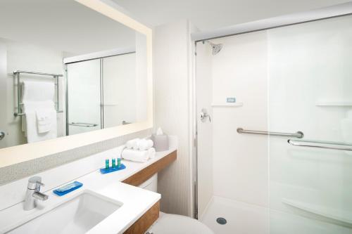 College Park Hotel & Suites