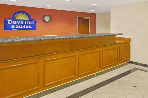 Hotel Days Inn And Suites Laurel