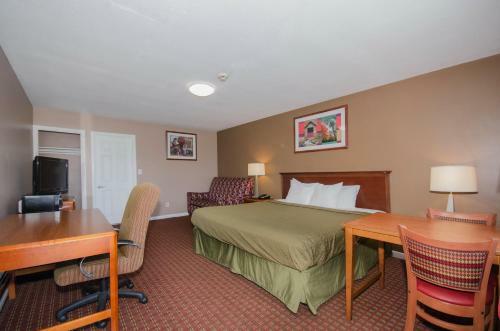 Plaza Motel