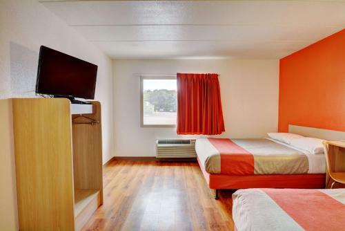 Motel 6 Providence East