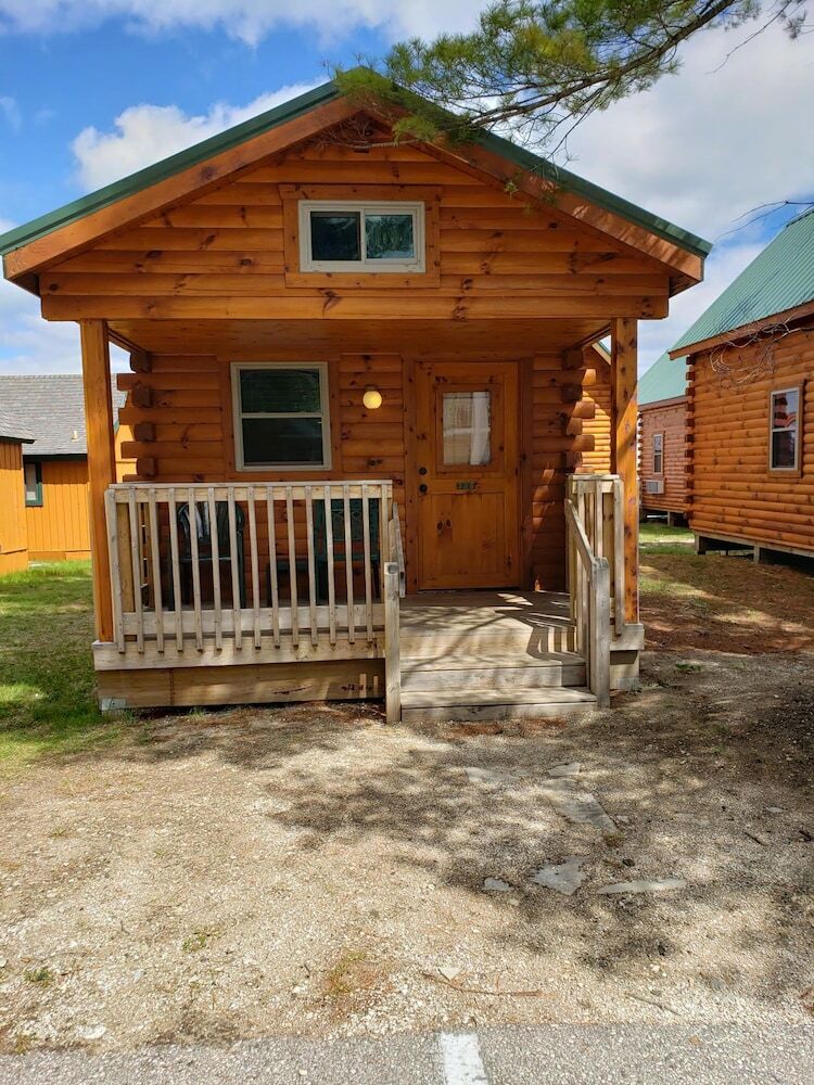 Hotel Cabins Of Mackinaw