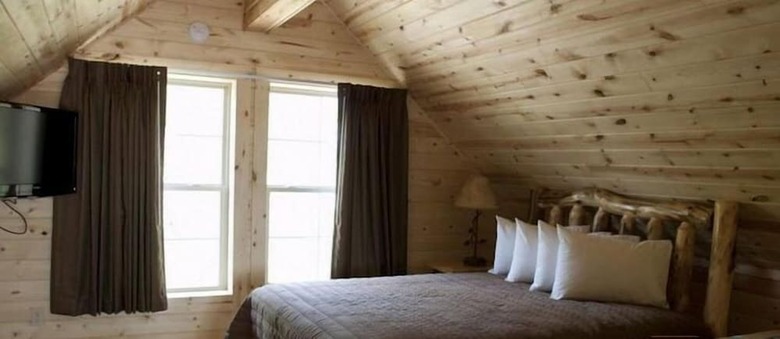 Hotel Cabins Of Mackinaw