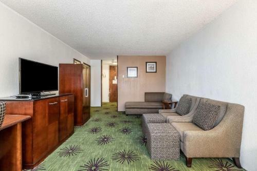 Hotel Quality Inn & Suites