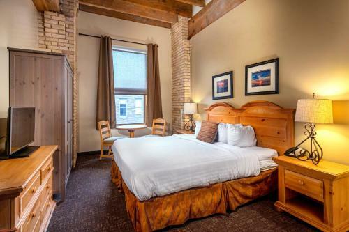 The Suites Hotel At Waterfront Plaza