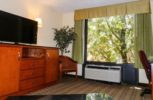 Regency Hotel & Conference Center