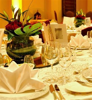 Whispering Woods Hotel & Conference Center