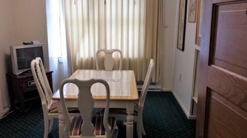 Posada Harbor Haus Inn & Suites