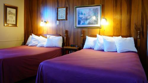 Posada Harbor Haus Inn & Suites