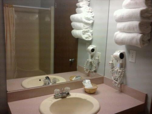 Hotel Quail's Nest Inn & Suites