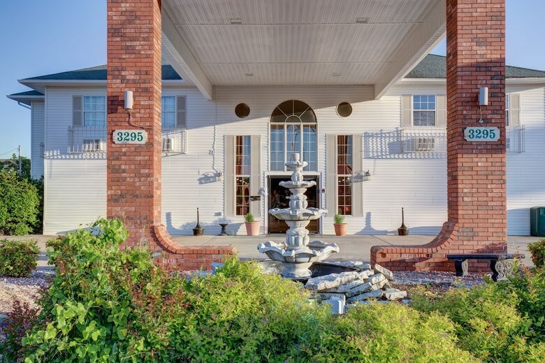 Hotel Southern Oaks Inn