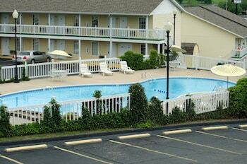 Motel Honeysuckle Inn & Conference Center