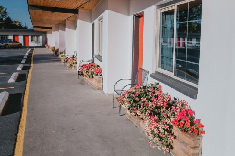 Royal 7 Budget Inn Motel