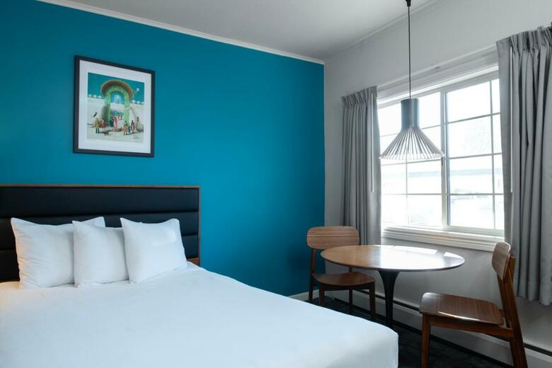 Royal 7 Budget Inn Motel