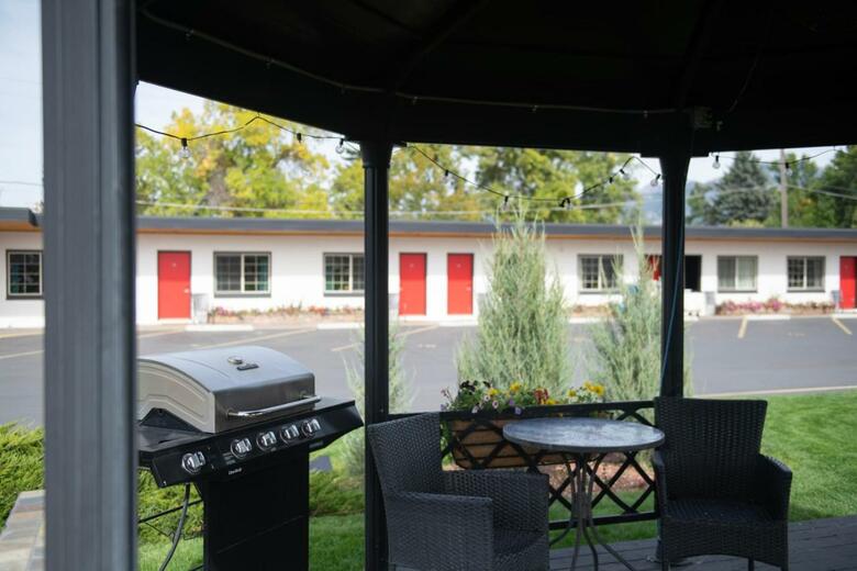 Royal 7 Budget Inn Motel