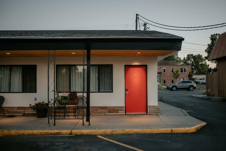 Royal 7 Budget Inn Motel