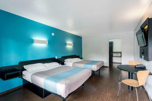 Motel 6 University