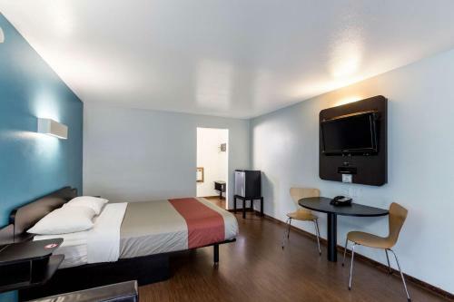 Motel 6 University