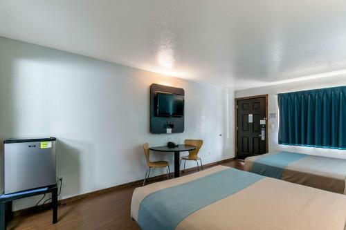 Motel 6 University