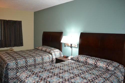 Hotel Countryside Inn & Suites