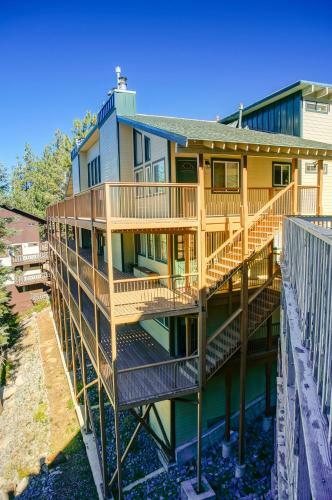 Tahoe Village 754j