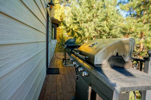 Lake View Chalet