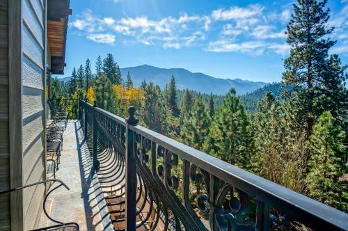 Lake View Chalet