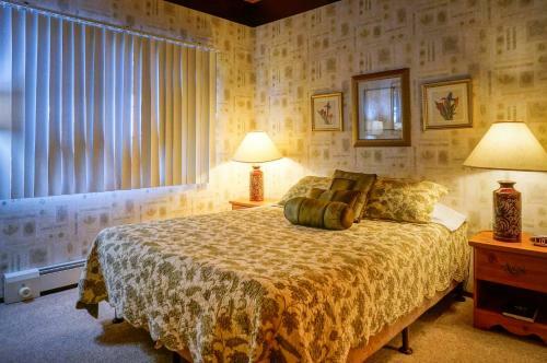 Lake View Chalet