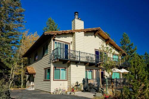 Lake View Chalet