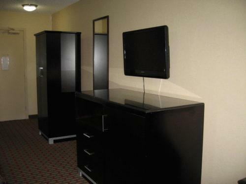 Hotel Town House Inn And Suites