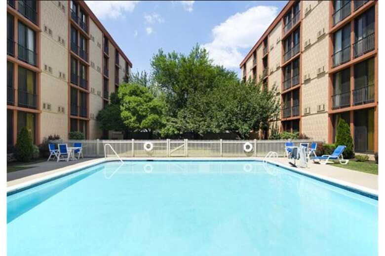 Wyndham Garden Hotel Newark Airport