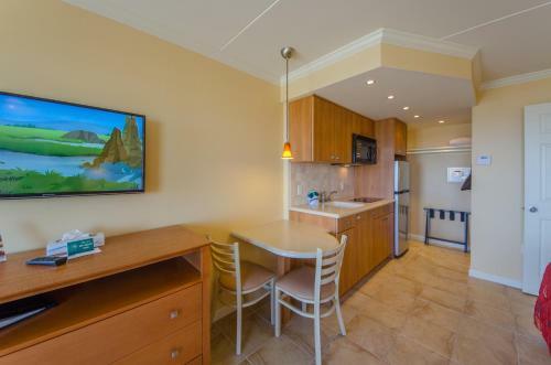Fleur De Lis Beach Motel