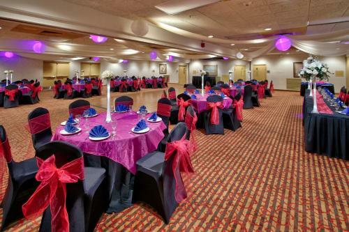 Mcm Elegante Hotel And Event Center